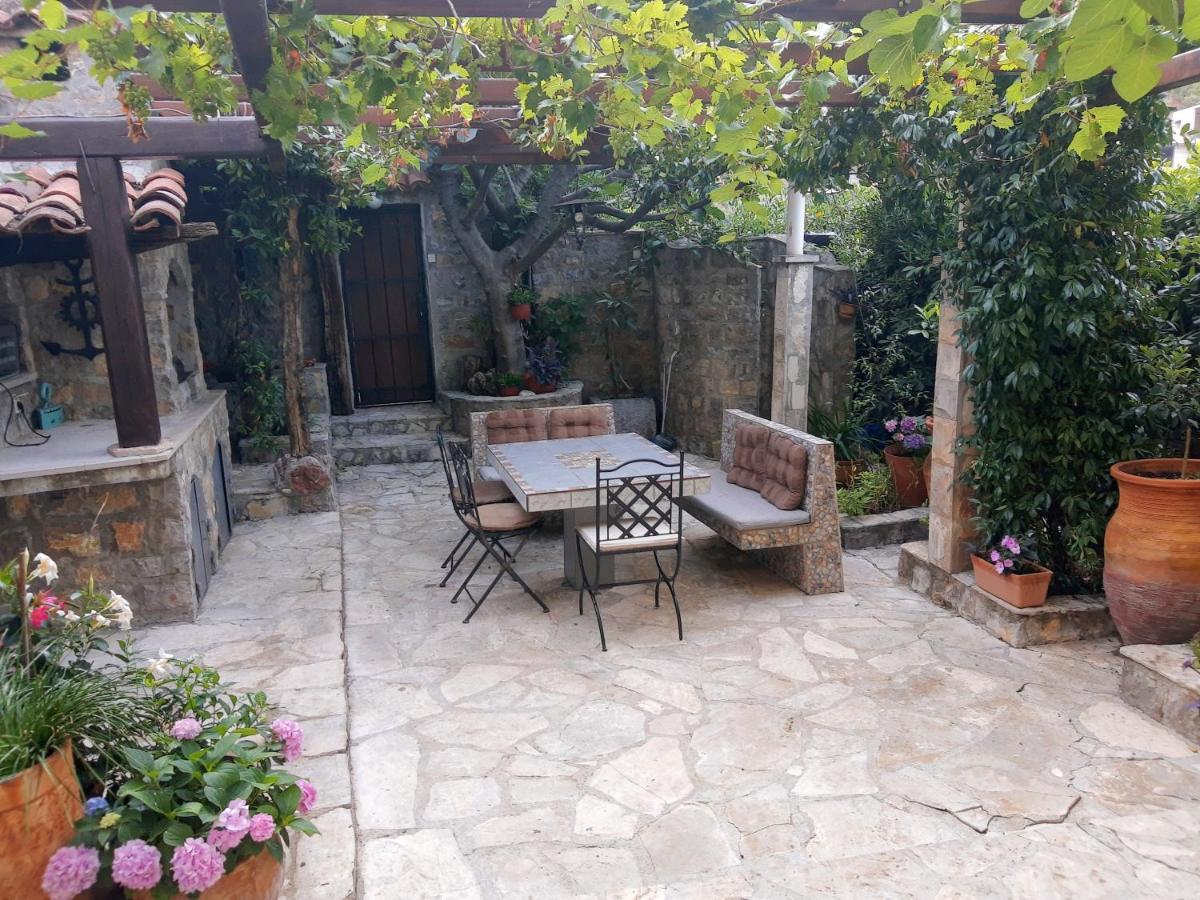 Sea-Side Old Stone Villa With A Private Garden Budva Exteriér fotografie