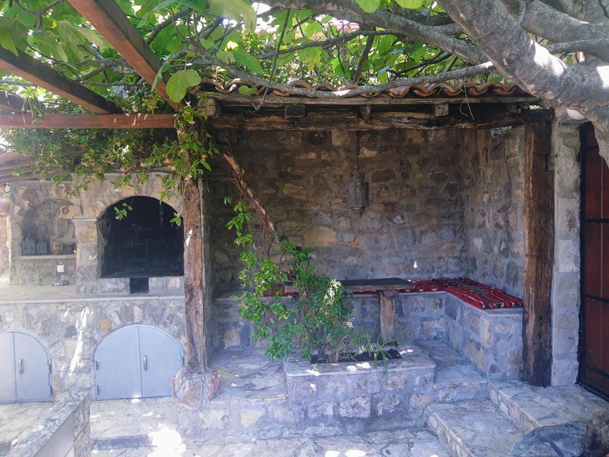 Sea-Side Old Stone Villa With A Private Garden Budva Exteriér fotografie
