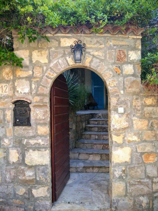 Sea-Side Old Stone Villa With A Private Garden Budva Exteriér fotografie